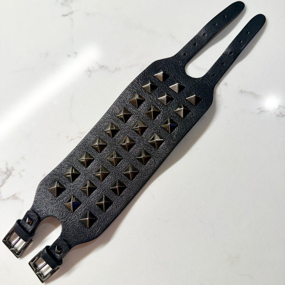 Valentino Garavani Noir Rockstud Bracelet